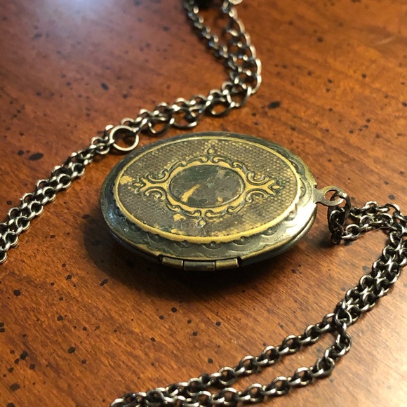 Skeleton Cameo Locket - Picture 5 of 8